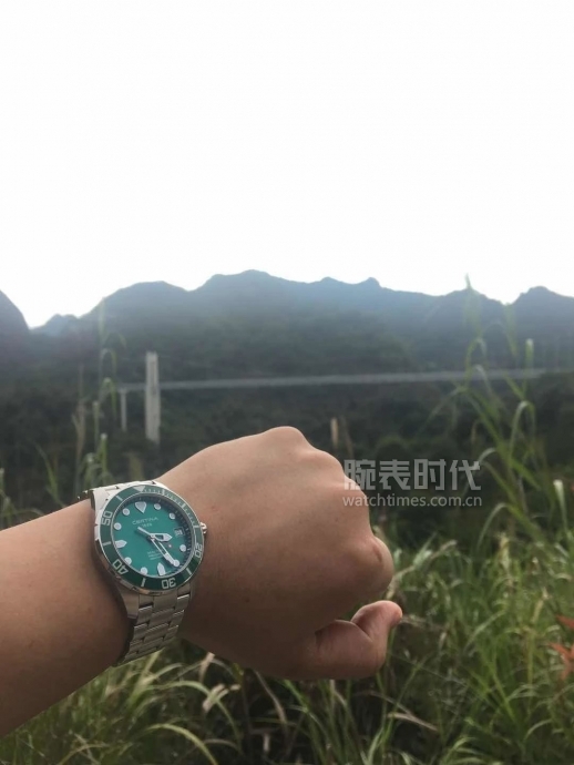 网友晒自己微信好友数量,网友晒1300手表