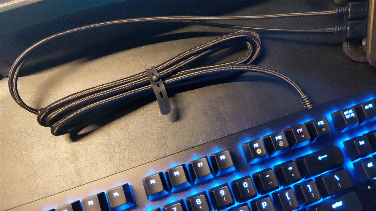 雷蛇猎魂光蛛粉晶键盘测评,雷蛇键盘猎魂光蛛v2线性轴评测