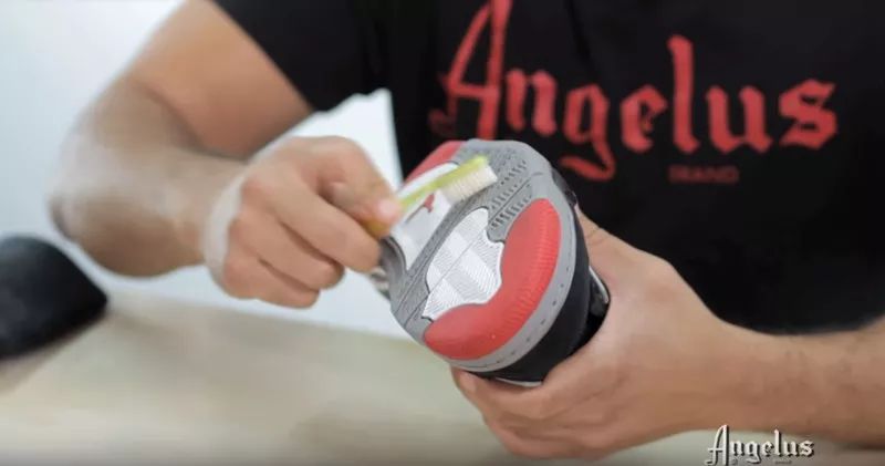 球鞋表面脏了怎么清理,球鞋脏了怎么修复