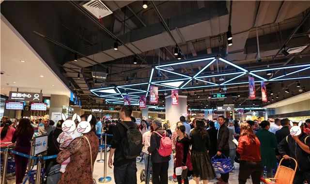 四环外开了家盒马，整个剑南大道的人都去凑热闹了