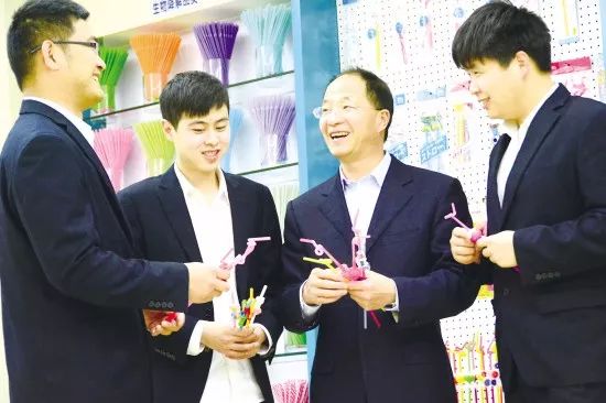 靠0.0008元利润干到全球第一，义乌吸管老板，给中国制造上了一课！