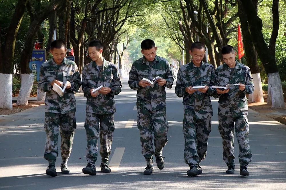 入伍一个月，新战友们对26个英文字母有了全新的认识！