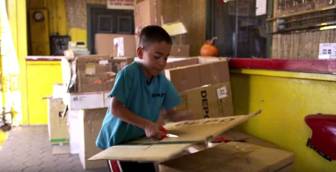 九岁的他用废纸箱建了个游乐场，结果全洛杉矶的人都来了……