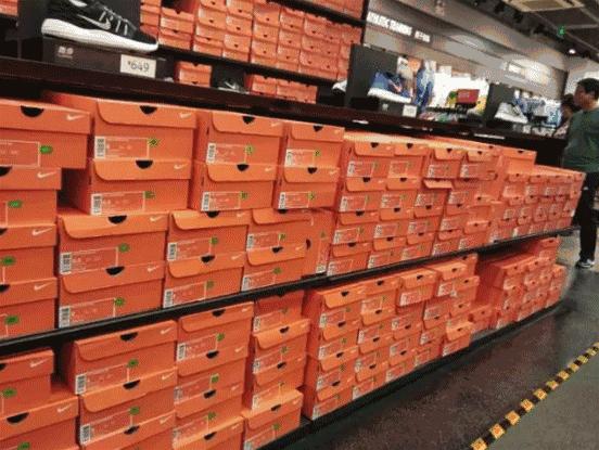 平湖人都在抢！10000双耐克鞋清仓卖！惠动全城！3折起！（文末有福利）