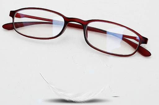 来自日本的超轻老花镜，轻如纸片，而且折不断