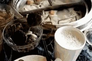 ▶昨天老妈教弟弟做作业，我弟不动脑筋思考，每道题都问...