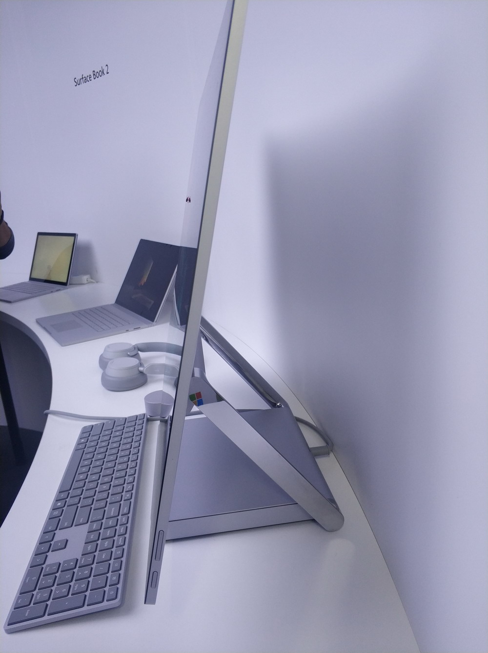 微软surfacelaptop2发布时间,微软surfacepro6上市