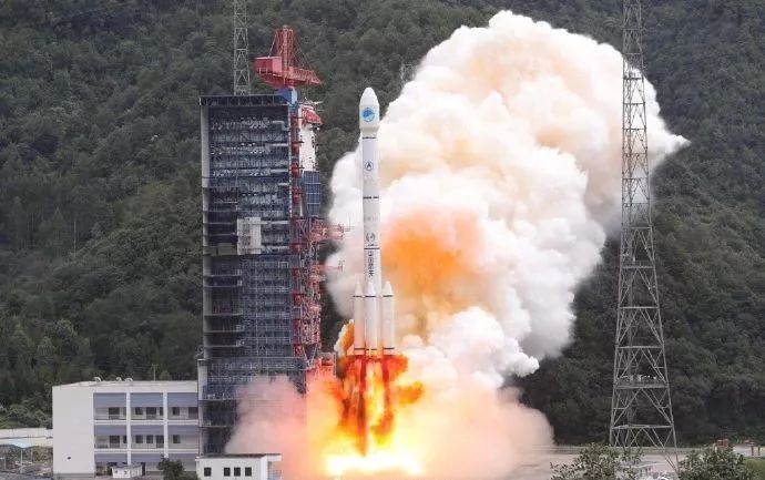 10月16日｜新早读来了！开豪车*拍偷**婚外情，两个*家侦私探**摊上大事！大多是丈夫查妻子……