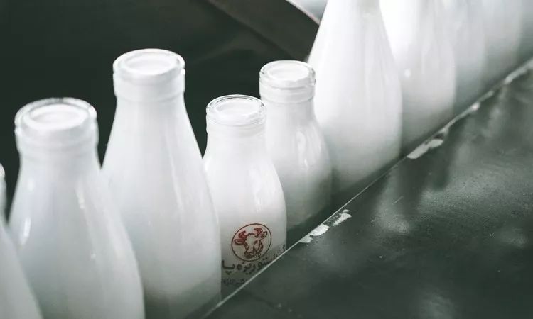 一天一杯果汁会长胖吧,一天一杯酸奶对身体有害吗