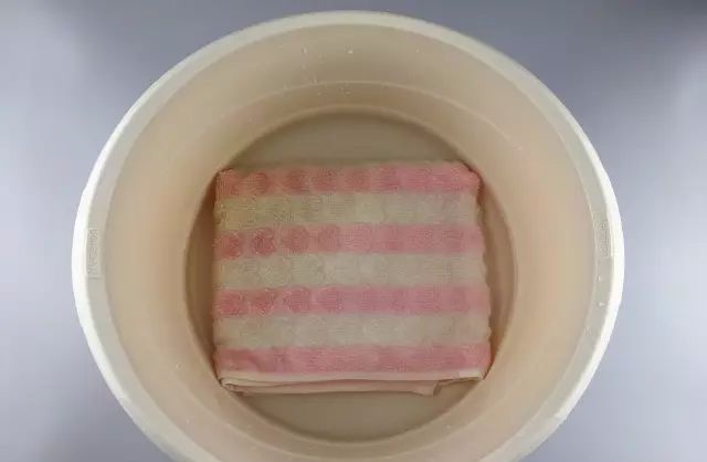 阴天衣服晒不干有味怎么办,阴天衣服晒不干有什么方法