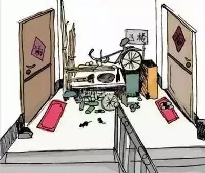 楼道乱堆杂物堵塞疏散通道危险,楼道乱堆杂物的温馨提示