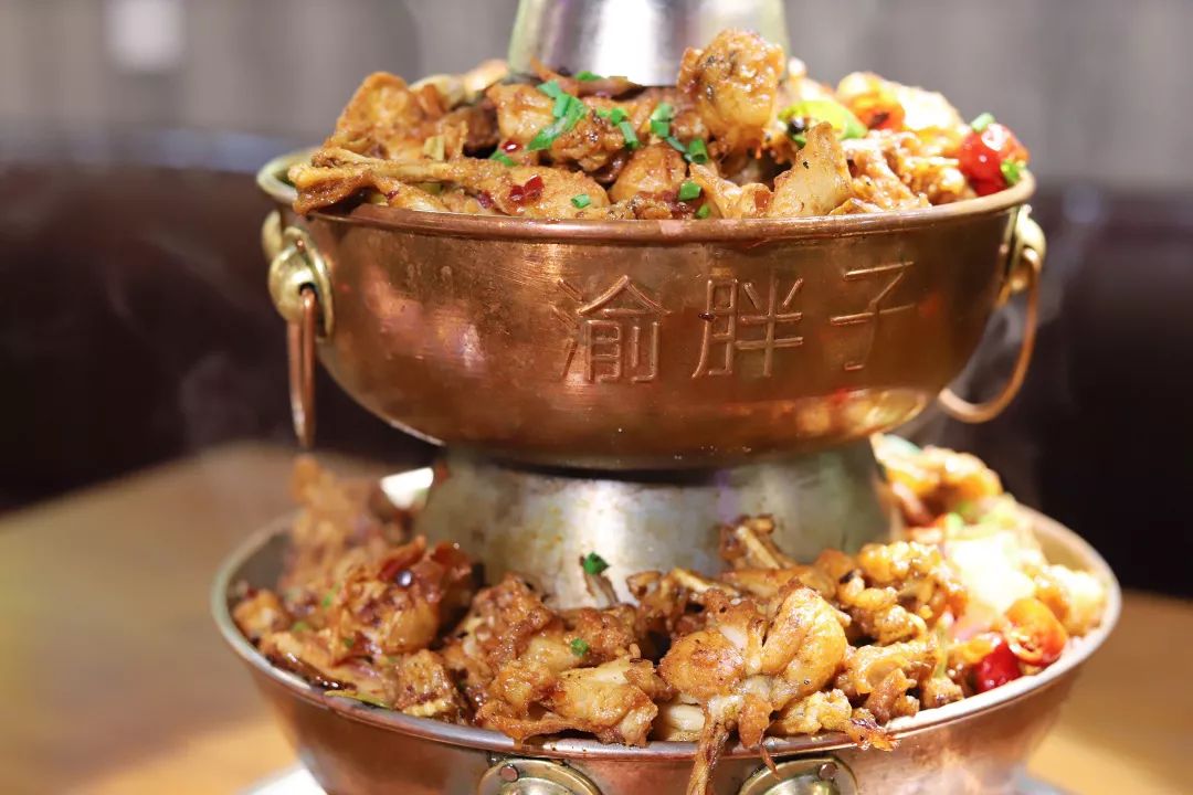 5.5折品“天下第一鲜”+黑金系奢牌酒店+落地窗海景房+159抢399元储值卡+人均50吃双层蛙锅