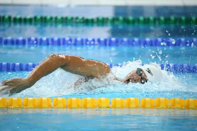 小游泳运动员耐力训练方法,游泳提高速度有几个过程