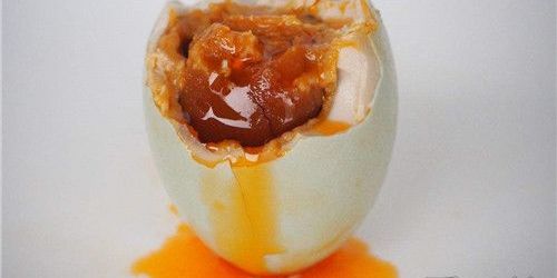 咸鸭蛋臭了还能喝吗,咸鸭蛋发臭了还能吃吗