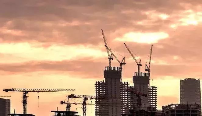 石家庄人，2019年第一个工作日，15个好消息等着你；女子被撞命悬一线！肇事司机竟将她拖进车内，还按住头不让呼救？丨新闻早餐