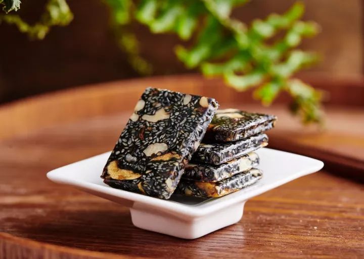 阿胶糕是什么做的吃了有什么好处,常年吃阿胶糕的好处你都知道吗