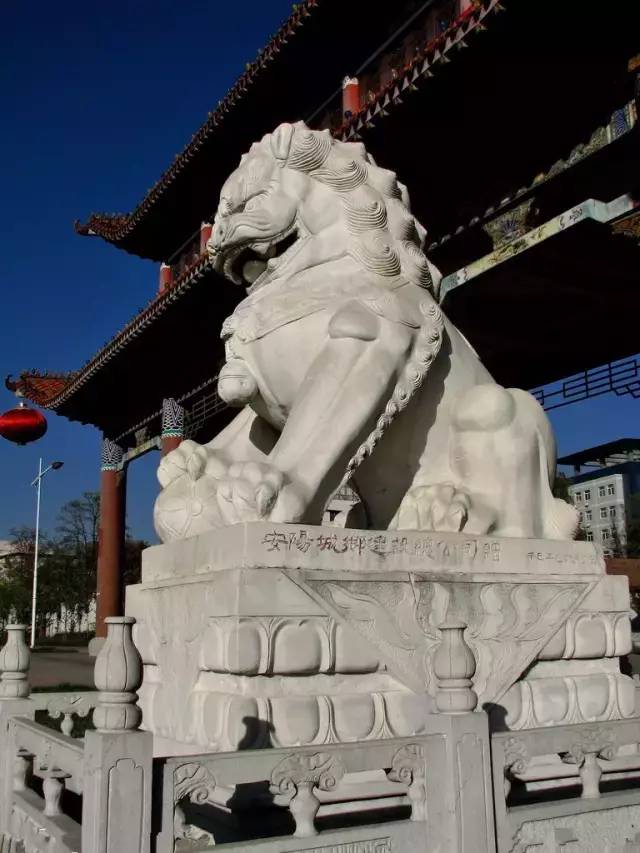 门口石狮子讲究,石狮子公母区别