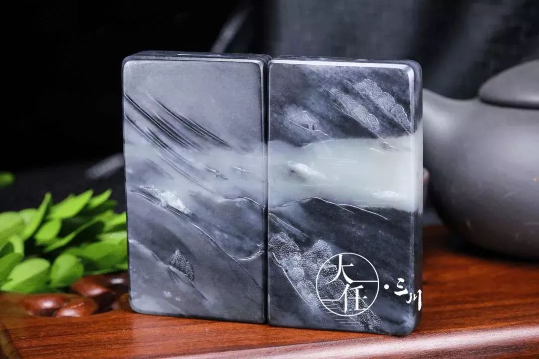 和田玉新中式珠宝美学,和田玉青花山水意境牌