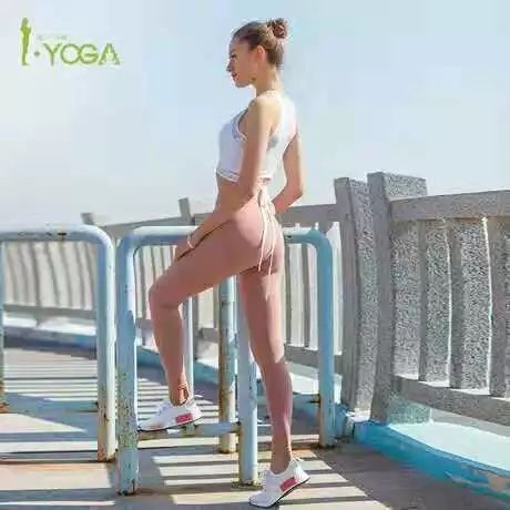 爱瑜伽的小姐姐,爱瑜伽普拉提会馆