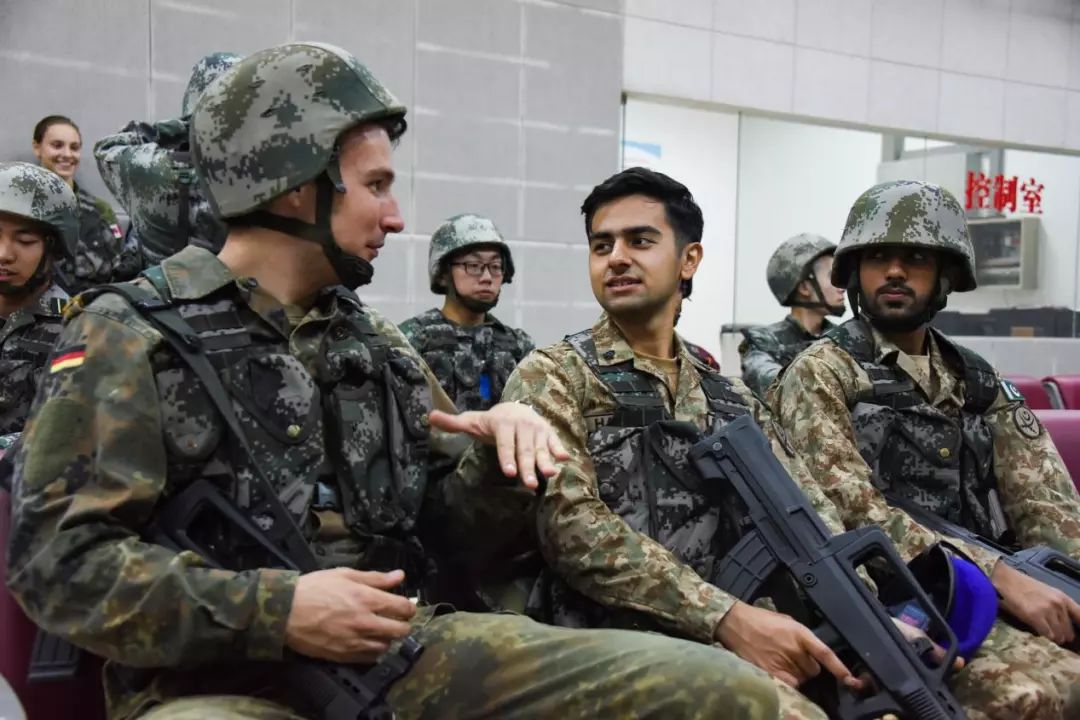 现场直击陆军,直击陆军某旅新年开训