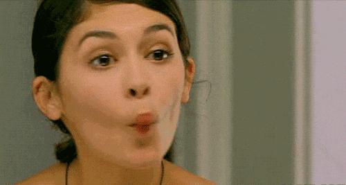 蜡笔小新无法抵挡蛋糕的诱惑,蜡笔小新被挤太阳穴