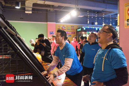 足球青训邹侑根,踢足球投篮球