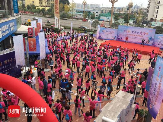 足球青训邹侑根,踢足球投篮球