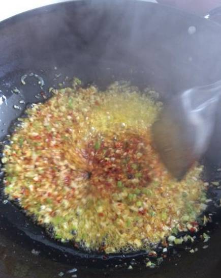 味道鲜美的酱料做法,金针菇西红柿辣酱