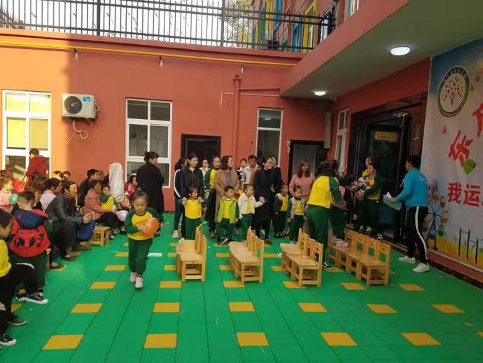东方剑桥幼儿园一日活动,东方剑桥幼儿园体育场亲子活动