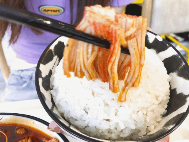 漂亮小姐姐开的网红店,高颜值小姐姐做美食