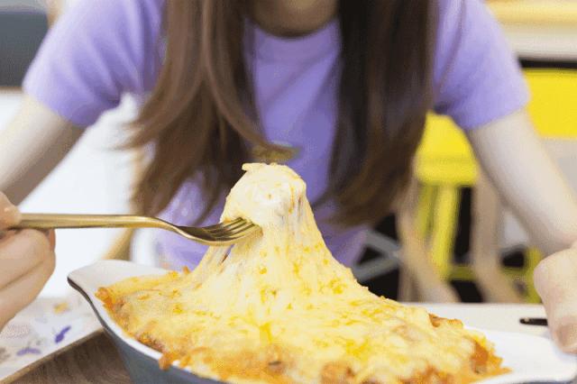 漂亮小姐姐开的网红店,高颜值小姐姐做美食