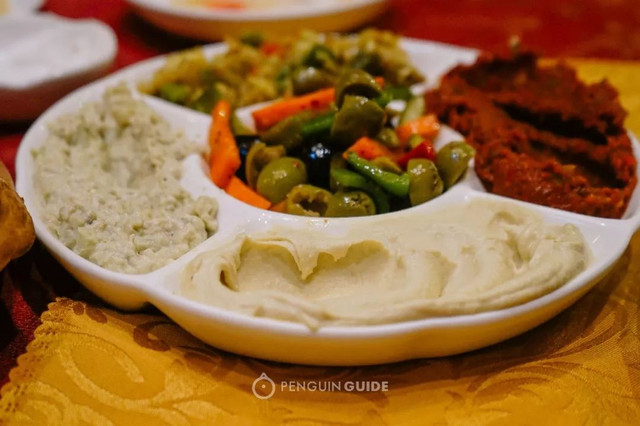 在这个魔幻的江南小城里，来一场烤肉和大饼的狂欢！