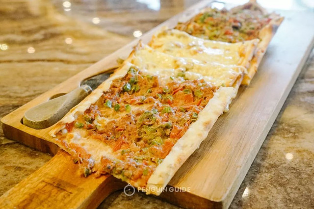 在这个魔幻的江南小城里,来一场烤肉和大饼的狂欢!