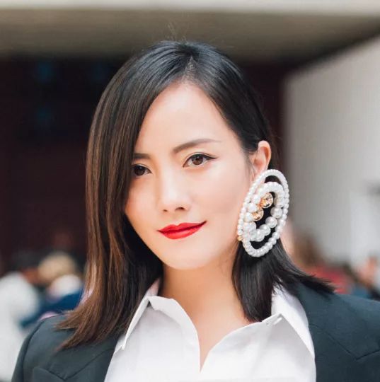 姑娘我看你印堂发黑下一句,姑娘我看你印堂发黑