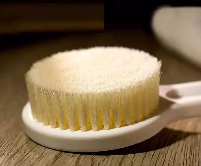 别让垃圾堵塞你的毛孔!有了这款火爆日本的沐浴刷,让你惊呼:洗澡搓背原来这么爽