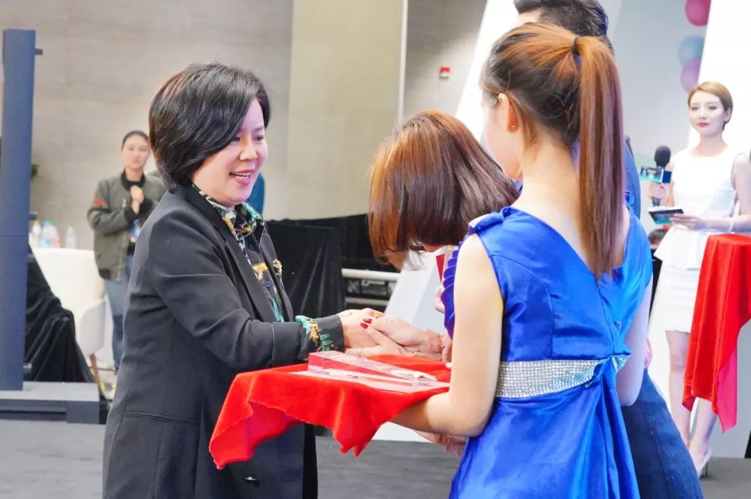 终于等到你央视,终于等到你直播唱歌