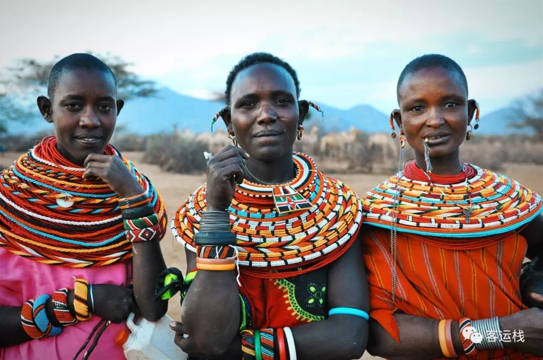 桑布鲁荒野里，我们的主要食物是奶和血｜会玩