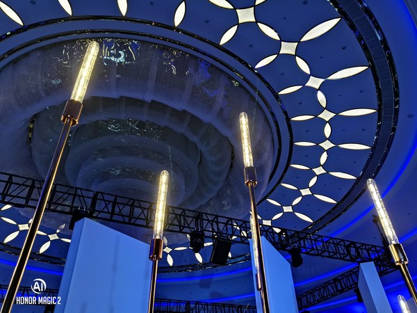 荣耀Magic2拍照如何？手持超级夜景赞爆