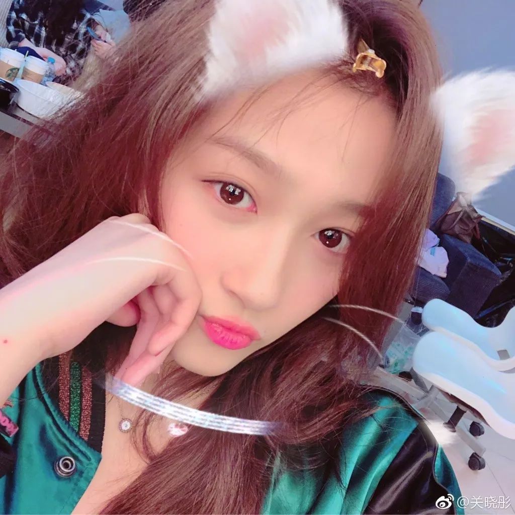 今冬流行发色短发黑茶色,今冬17-18岁流行发色