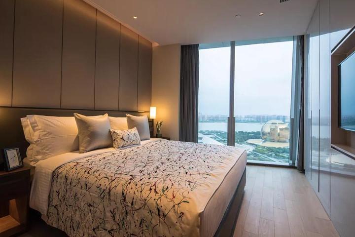 钱塘江畔59层“红酒瓶”上面装了啥？神秘面纱被揭开