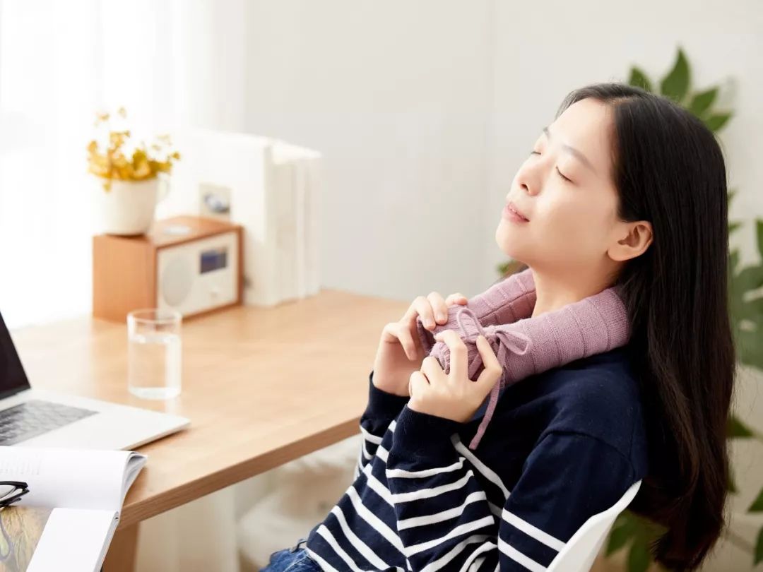 热水袋放微波炉加热膨胀了,热水袋能放在微波炉里加热吗