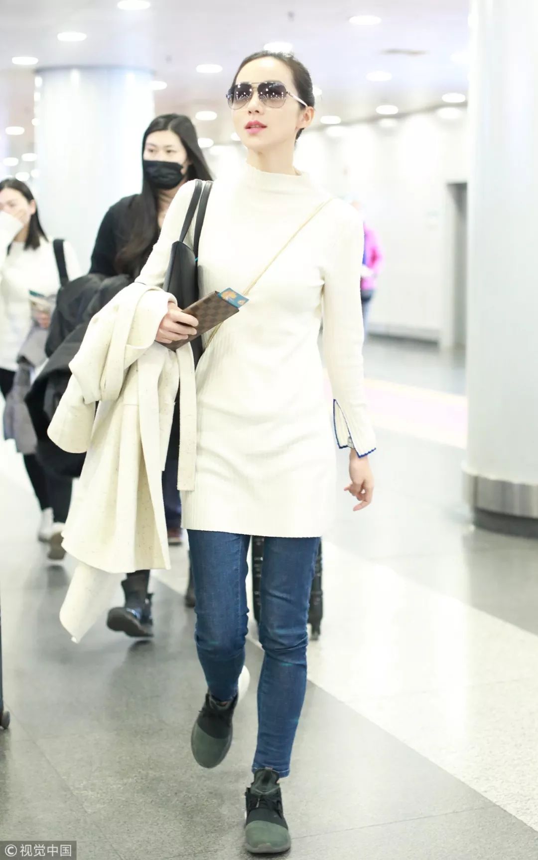 针织裙有静电粘腿妙招,哪种半身裙显腿长