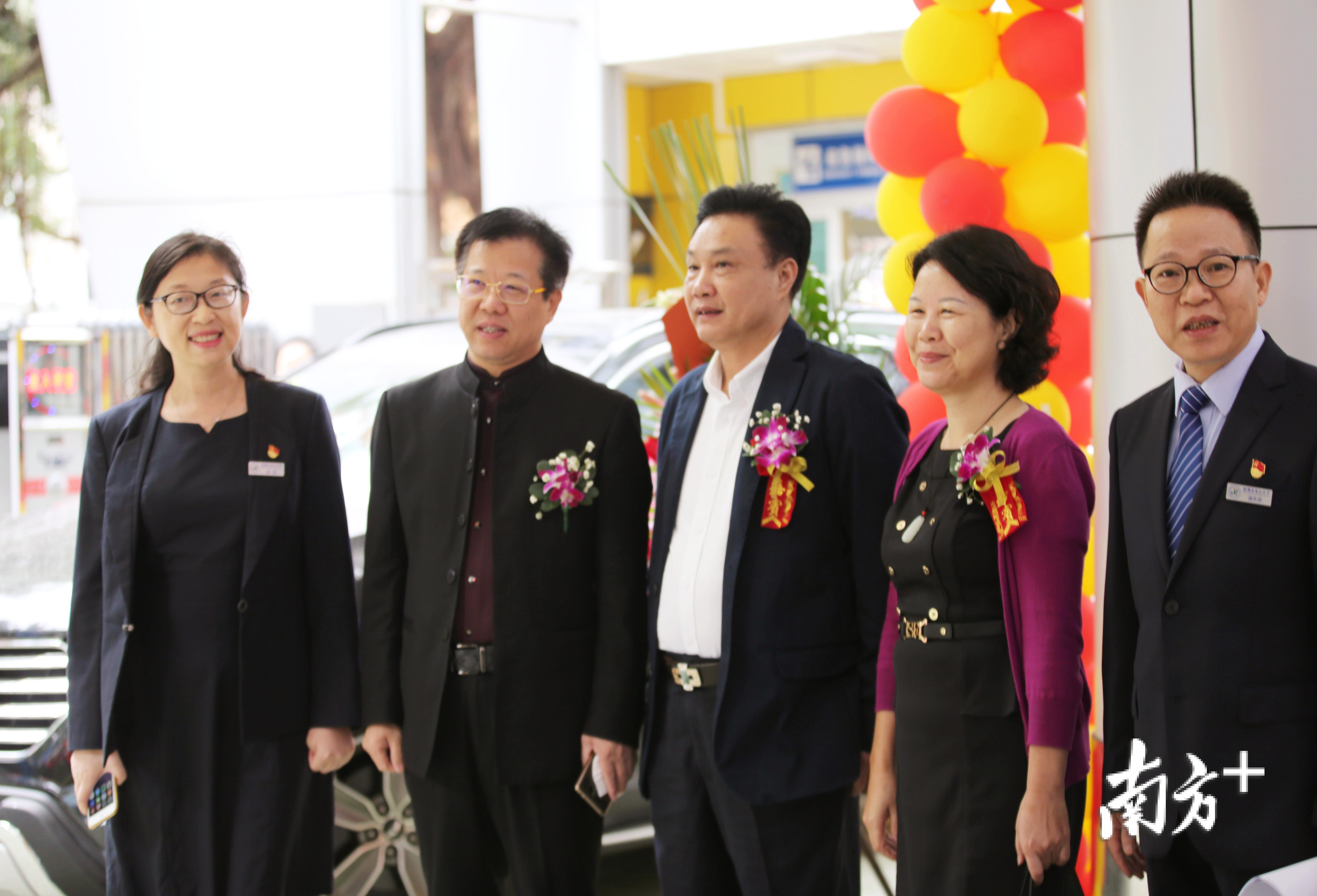 校庆徽标怎么设计?学生说了算!布心小学上演“超暖心”校庆