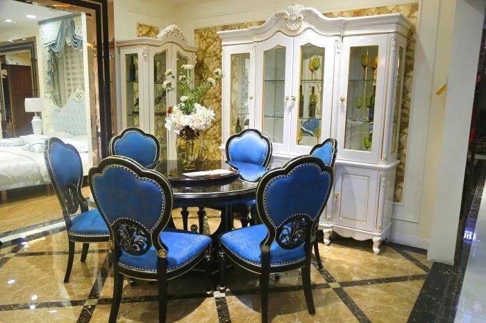 瞒不住了！神木双虎家私最低5折起售，样品狂甩，神木婆姨女子抢疯了