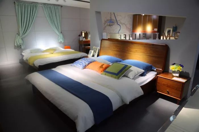 瞒不住了！神木双虎家私最低5折起售，样品狂甩，神木婆姨女子抢疯了