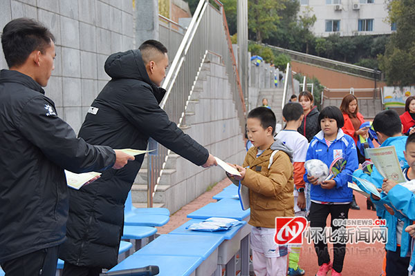 足球青训暑假训练营青少年,青少年足球冬训营火热开练