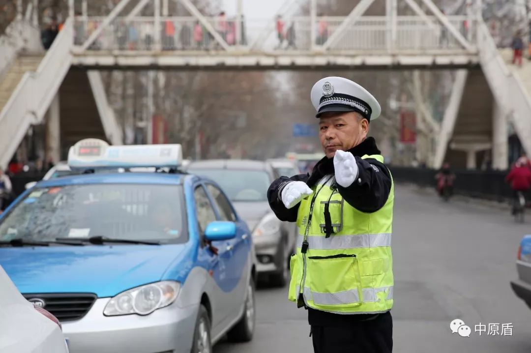 中国好交警!55岁焦作交警李学岭,坚守护学岗37年!