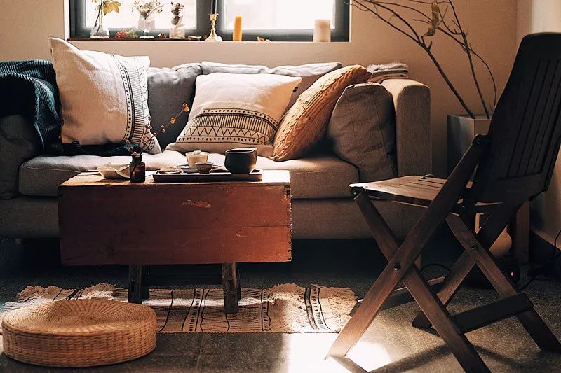 她不上班也不靠脸吃饭，住2层小楼，过上了别人做梦都要的日子！