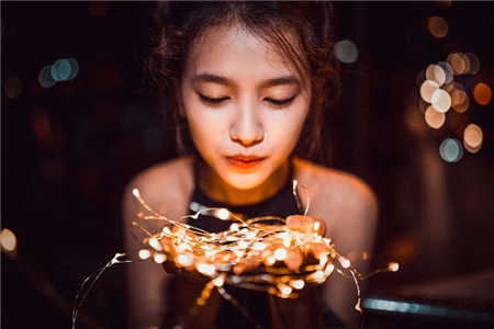 痛经怎么办教你有效缓解痛经方法,痛经躺床上什么姿势缓解痛经