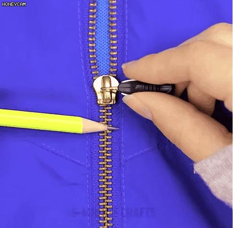 拉链插销处布烂了用吸管修的方法,拉链坏了一根吸管就能搞定